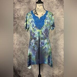 ONE WORLD Blue/Green V-Neck Tunic with Blue Beaded Lace Neckline Size M